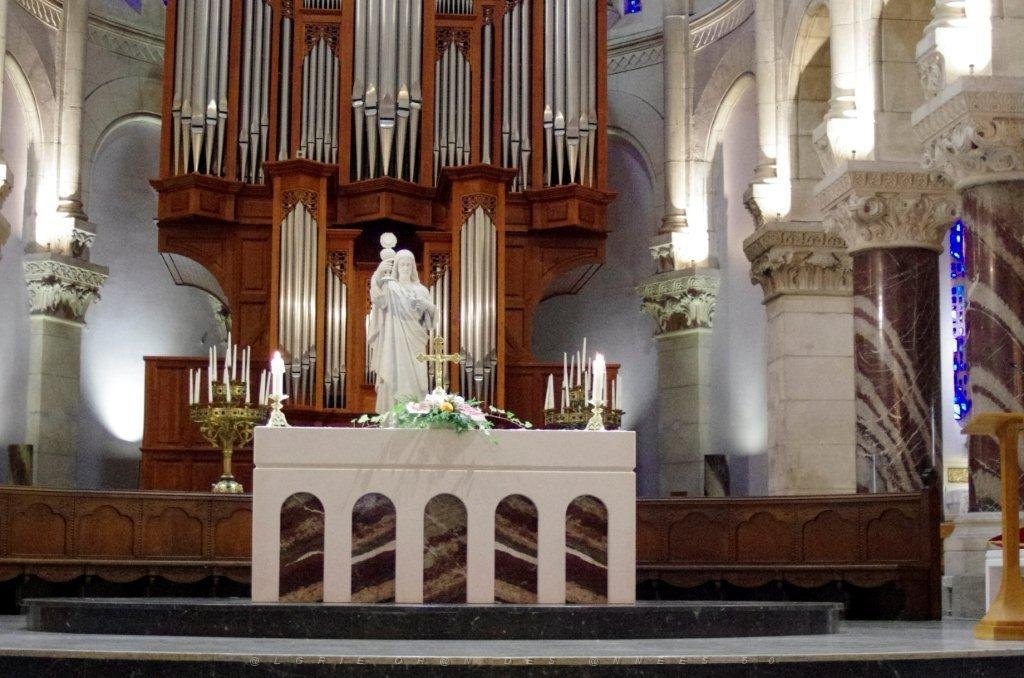 AOBR 2015 08 12 AU 16 LOURDES 5 PROCESSION DANS LA BASILIQUE SOUTERRAINE (1).jpg